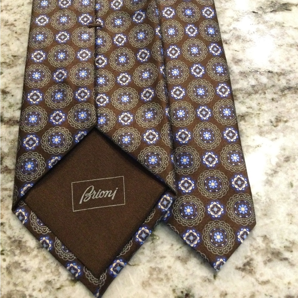 Brioni Brown Silk Tie with Blue and Cream Medallion Pattern